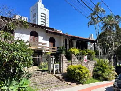 Casa com 5 Quartos para alugar, 382m² no Centro, Criciúma