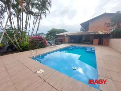 Apartamento com 1 Quarto para alugar, 17m² no Carvoeira, Florianópolis