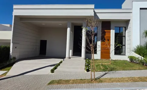 Casa de Condomínio com 3 Quartos à venda, 245m² no Jardim San Remo, Maringá