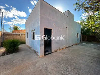 Casa com 2 Quartos para alugar, 70m² no Vila Real, Montes Claros