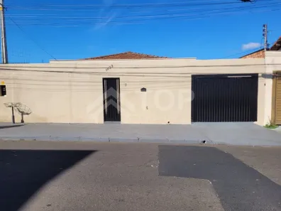 Casa com 3 Quartos para alugar, 171m² no Jardim São João Batista, São Carlos