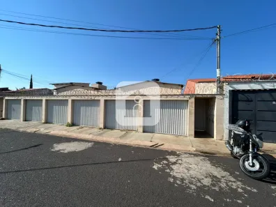  com 2 Quartos para alugar, 45m² no Jardim Holanda, Uberlândia