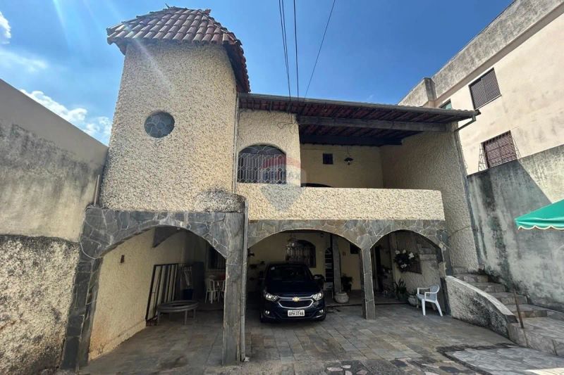 Casa com 3 quartos — Ouro Preto, Belo Horizonte