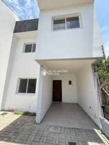 Casa com 3 Quartos para alugar, 230m² no Camaquã, Porto Alegre