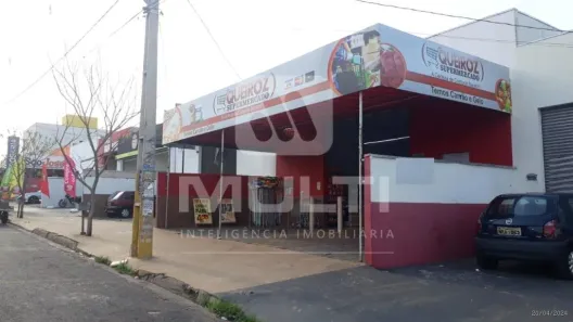 Casa com 1 Quarto para alugar, 125m² no Loteamento Residencial Pequis, Uberlândia