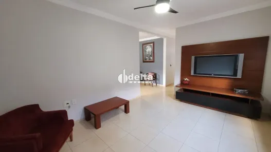 Casa com 4 Quartos à venda, 280m² no Segismundo Pereira, Uberlândia