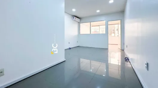 Sala Comercial à venda, 31m² no Chácara das Pedras, Porto Alegre