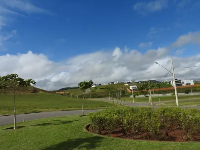 Lote/Terreno à venda, 683m² no São Pedro, Juiz de Fora
