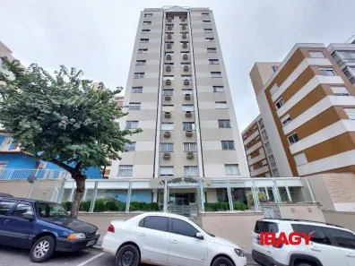 Apartamento com 2 Quartos para alugar, 67m² no Centro, Florianópolis