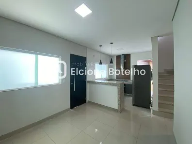 Casa com 2 Quartos para alugar, 180m² no Jardim Inconfidência, Uberlândia