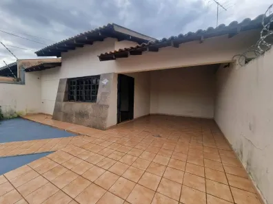 Casa com 3 Quartos para alugar, 183m² no Vila Ziober, Londrina
