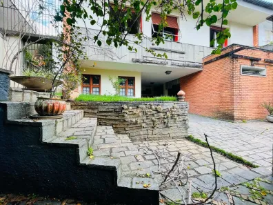 Casa com 3 Quartos à venda, 243m² no Vila Hamburguesa, São Paulo
