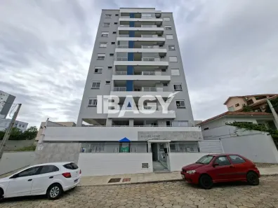 Apartamento com 2 Quartos para alugar, 75m² no Barreiros, São José