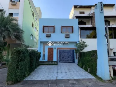 Imóvel Comercial com 3 Quartos para alugar, 250m² no Passo da Areia, Porto Alegre