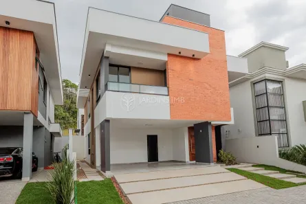 Casa de Condomínio com 3 Quartos à venda, 229m² no Vila Nova, Joinville