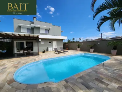 Sobrado com 3 Quartos à venda, 240m² no Floresta, Joinville