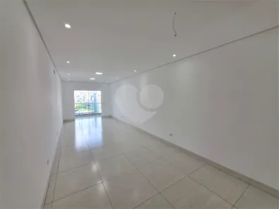 Sobrado com 3 Quartos para venda ou aluguel, 210m² no Vila Mangalot, São Paulo