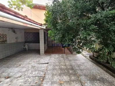 Casa com 3 Quartos para alugar, 158m² no Itaperi, Fortaleza
