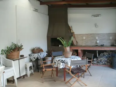 Casa com 3 Quartos para alugar, 220m² no Menino Deus, Porto Alegre