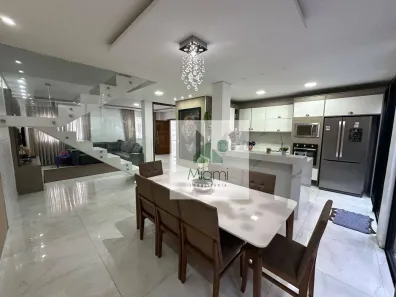 Sobrado com 4 Quartos à venda, 300m² no Sítio Cercado, Curitiba