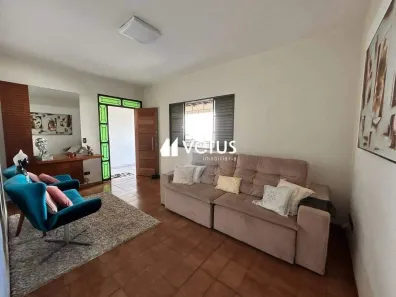 Casa com 3 Quartos à venda, 171m² no Santa Mônica, Uberlândia