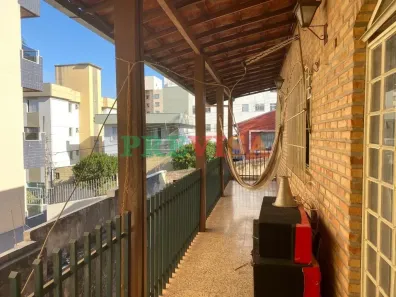 Casa com 3 Quartos à venda, 187m² no Sagrada Família, Belo Horizonte