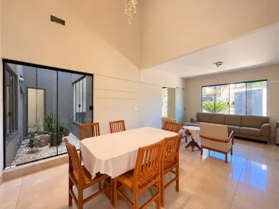 Sobrado com 4 Quartos à venda, 295m² no Jardim Lucianópolis, Maringá