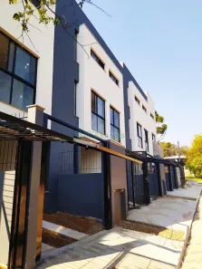 Sobrado com 2 Quartos à venda, 87m² no Vinhedos, Caxias do Sul