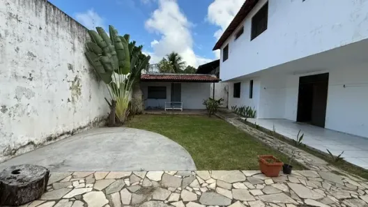 Sobrado com 4 Quartos à venda, 336m² no Lagoa Nova, Natal