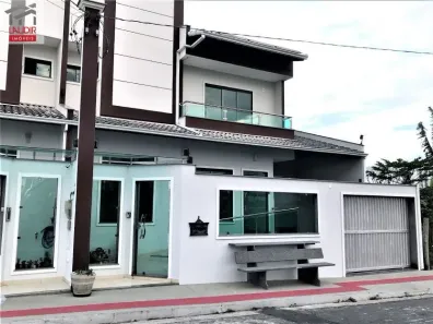 Casa com 4 Quartos para alugar, 200m² no Morada de Laranjeiras, Serra
