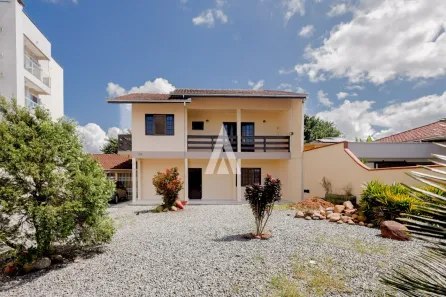 Sobrado com 3 Quartos à venda, 212m² no Iririú, Joinville