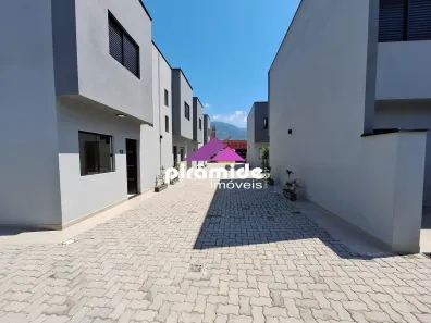 Casa de Condomínio com 2 Quartos à venda, 93m² no Balneário Copacabana, Caraguatatuba
