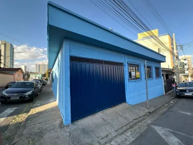 Casa com 3 Quartos para alugar, 150m² no Centro, Pouso Alegre