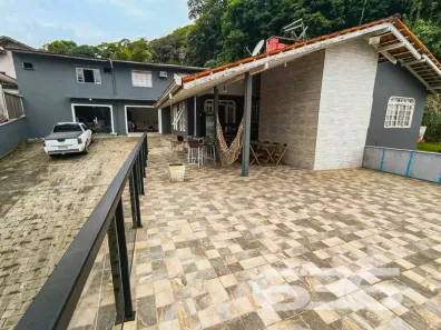 Sobrado com 7 Quartos à venda, 380m² no Itaum, Joinville