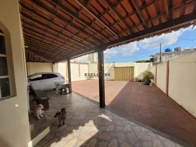 Casa com 4 Quartos à venda, 220m² no Jardim Bandeirantes, Contagem