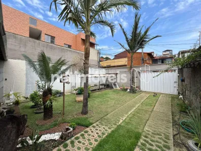 Casa com 3 Quartos à venda, 300m² no João Pinheiro, Belo Horizonte