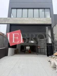 Galpão/Depósito/Armazém à venda, 734m² no Vila Antonieta, São Paulo