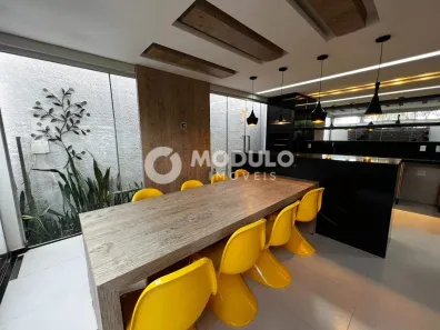 Casa de Condomínio com 3 Quartos para alugar, 250m² no Jardim Karaíba, Uberlândia