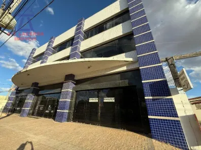 Prédio Comercial para alugar, 3250m² no Centro, Montes Claros
