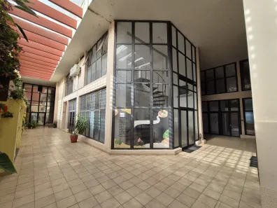 Ponto Comercial para alugar, 122m² no Cristo Rei, Curitiba