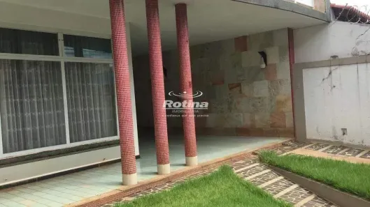 Prédio Comercial com 4 Quartos para alugar, 450m² no Centro, Uberlândia