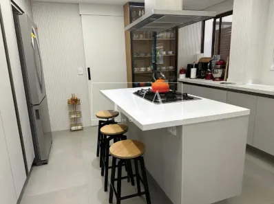 Casa com 3 Quartos à venda, 240m² no Campo Grande, São Paulo