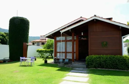 Casa com 2 Quartos à venda, 260m² no Lagoa da Conceição, Florianópolis