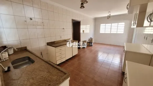 Casa com 3 Quartos à venda, 204m² no Santa Mônica, Uberlândia