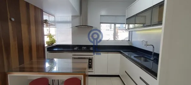 Apartamento com 3 Quartos para alugar, 110m² no Centro, Florianópolis