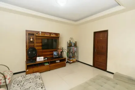 Casa com 6 Quartos à venda, 500m² no Água Branca, Contagem