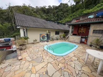 Casa com 3 Quartos à venda, 220m² no Mosela, Petrópolis