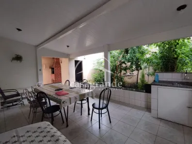 Casa com 3 Quartos à venda, 220m² no São Jorge, Uberlândia