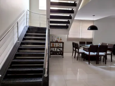 Sobrado com 4 Quartos à venda, 275m² no Jardim América, Goiânia