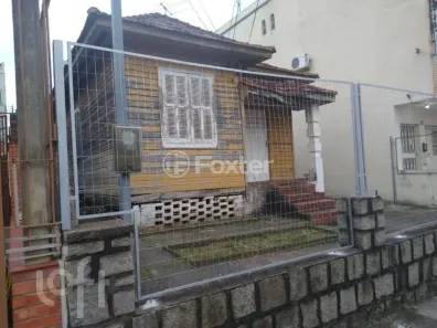 Casa com 2 Quartos à venda, 310m² no Passo da Areia, Porto Alegre